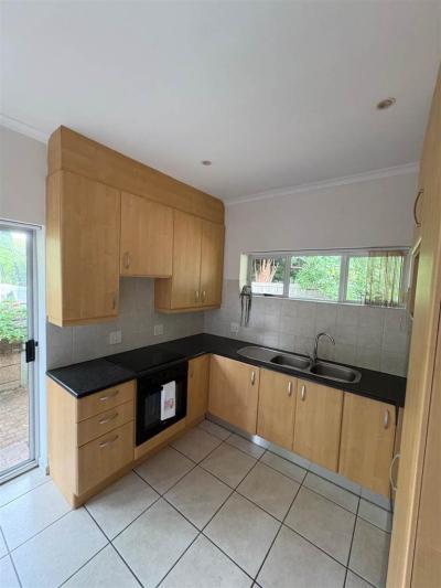 1 Bed Garden Cottage in Constantia Hill Estate-7