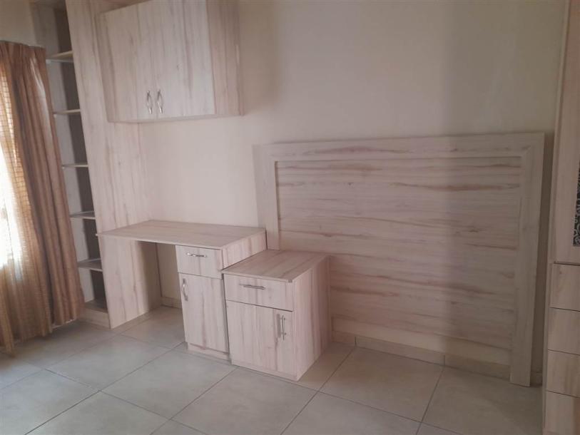 2 Bedroom Garden Cottage in Greenside East-10