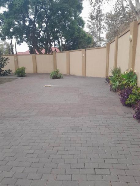 2 Bedroom Garden Cottage in Greenside East-4