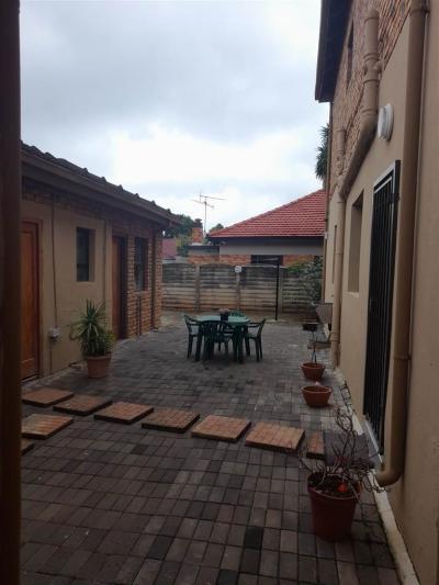 2 Bedroom Garden Cottage in Greenside East-6