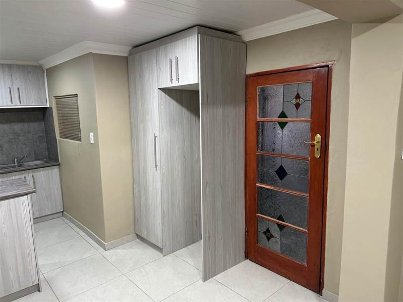 1 Bedroom Flat in Waverley-9