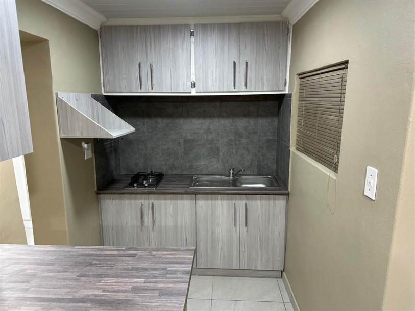 1 Bedroom Flat in Waverley-3