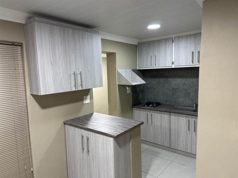 1 Bedroom Flat in Waverley-4