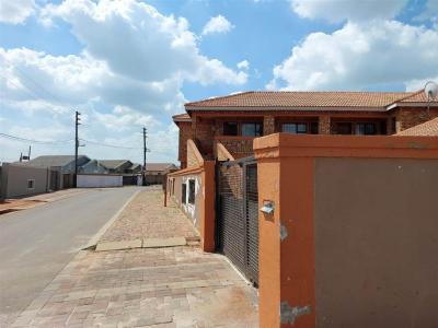 1 Bed Apartment in Protea Glen-13