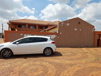 1 Bed Apartment in Protea Glen-12