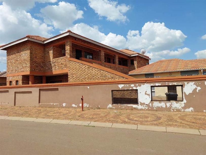 1 Bed Apartment in Protea Glen-0