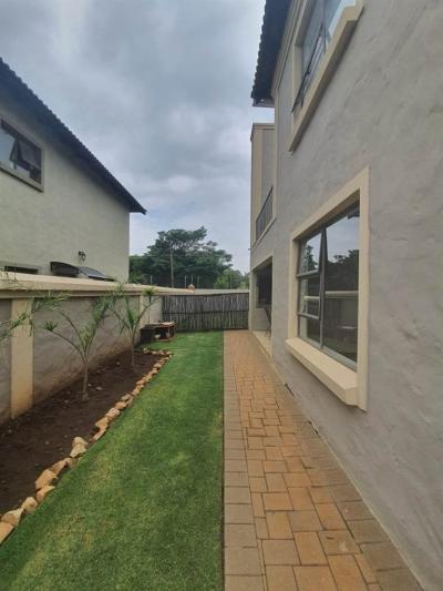 3 Bedroom House in Raslouw Manor-13