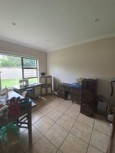3 Bedroom House in Raslouw Manor-14