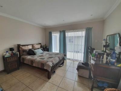 3 Bedroom House in Raslouw Manor-7