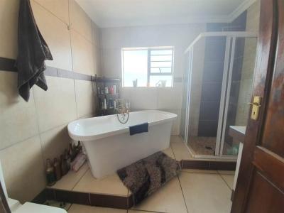 3 Bedroom House in Raslouw Manor-8