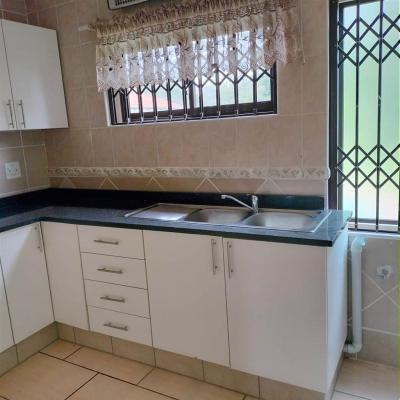 Studio apartment in Leeuwfontein-3