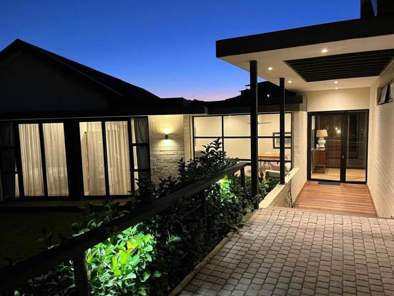 4 Bedroom House in Sheffield Beach-0