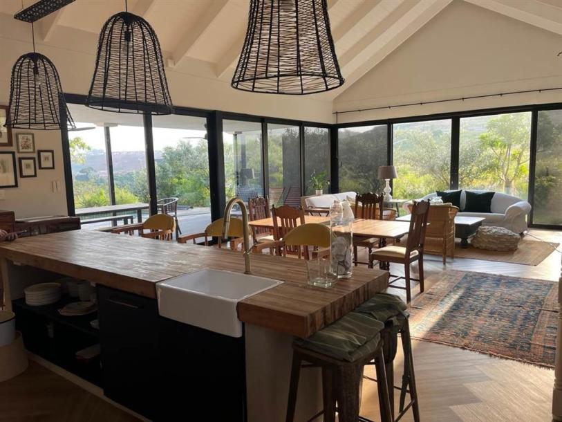 4 Bedroom House in Sheffield Beach-3