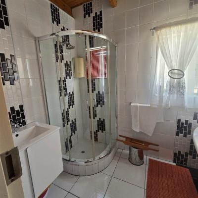 4 Bed House in Royldene-11
