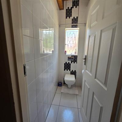 4 Bed House in Royldene-15