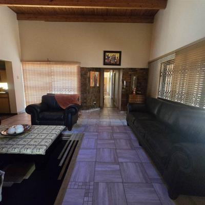 4 Bed House in Royldene-16
