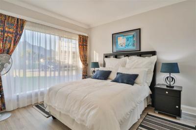 3 Bedroom House in Earls Court-11