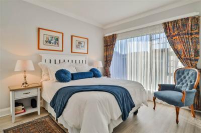 3 Bedroom House in Earls Court-12