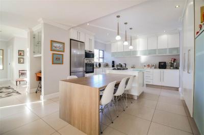 3 Bedroom House in Earls Court-2