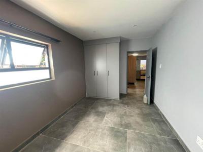 3 Bed Garden Cottage in Randpark-3