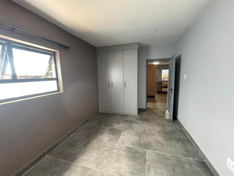 3 Bed Garden Cottage in Randpark-3