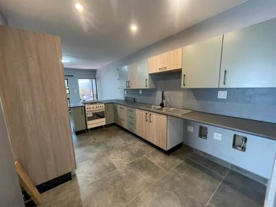 3 Bed Garden Cottage in Randpark-2