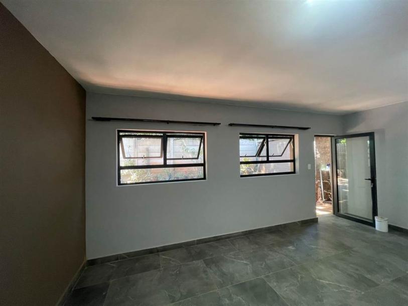 3 Bed Garden Cottage in Randpark-10