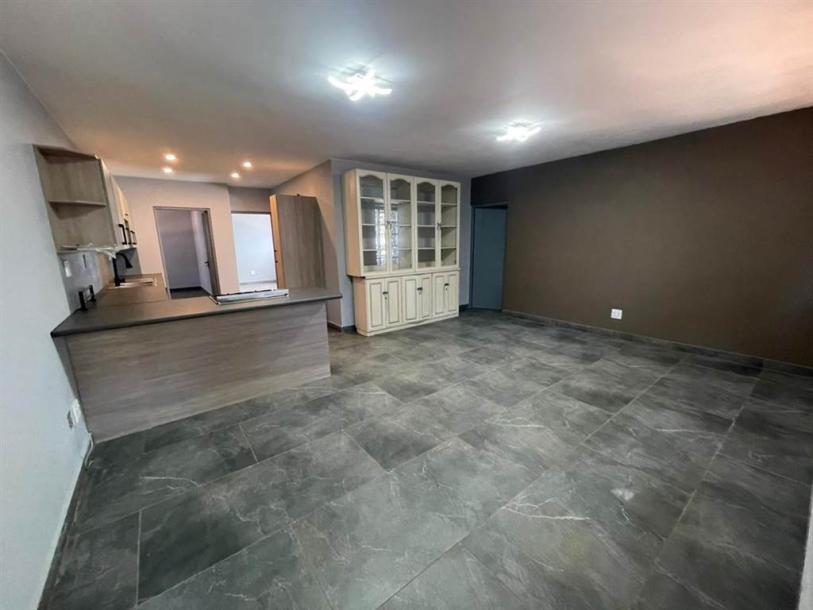 3 Bed Garden Cottage in Randpark-13