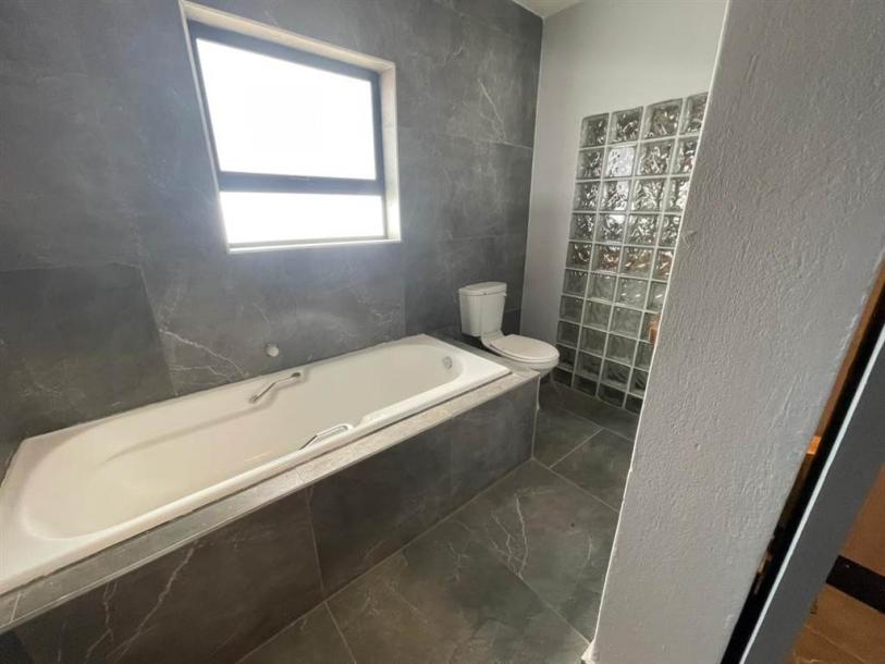 3 Bed Garden Cottage in Randpark-11