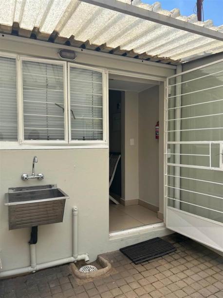 2 Bedroom Apartment in Groenkloof-10