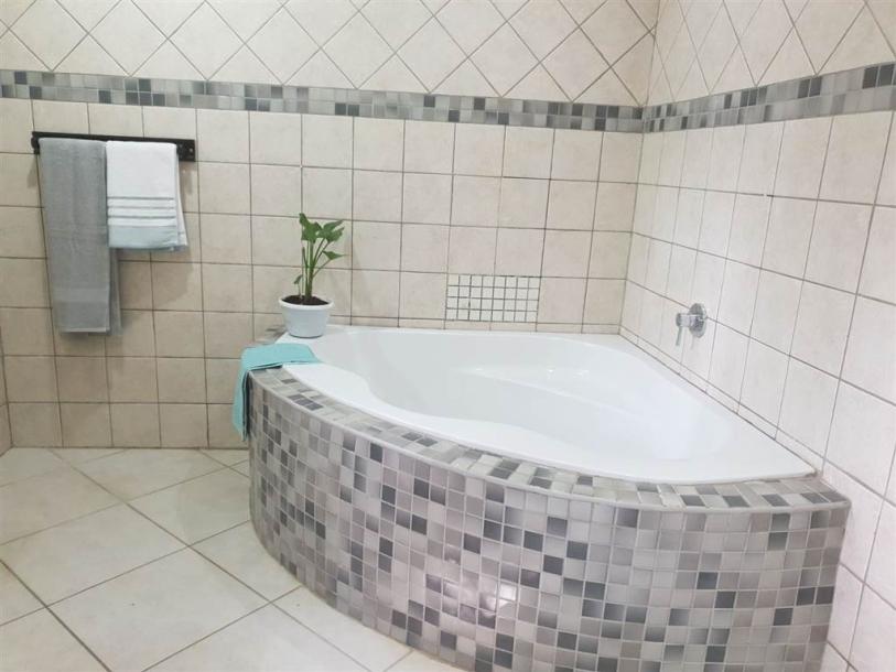 1 Bed Apartment in Johannesburg Central and CBD-5