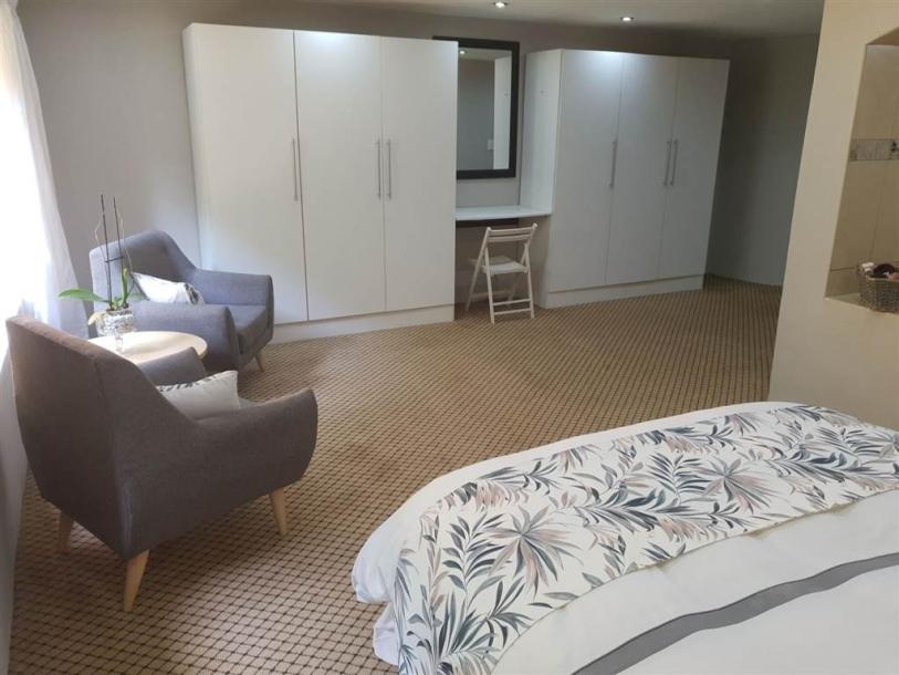 1 Bed Apartment in Johannesburg Central and CBD-4