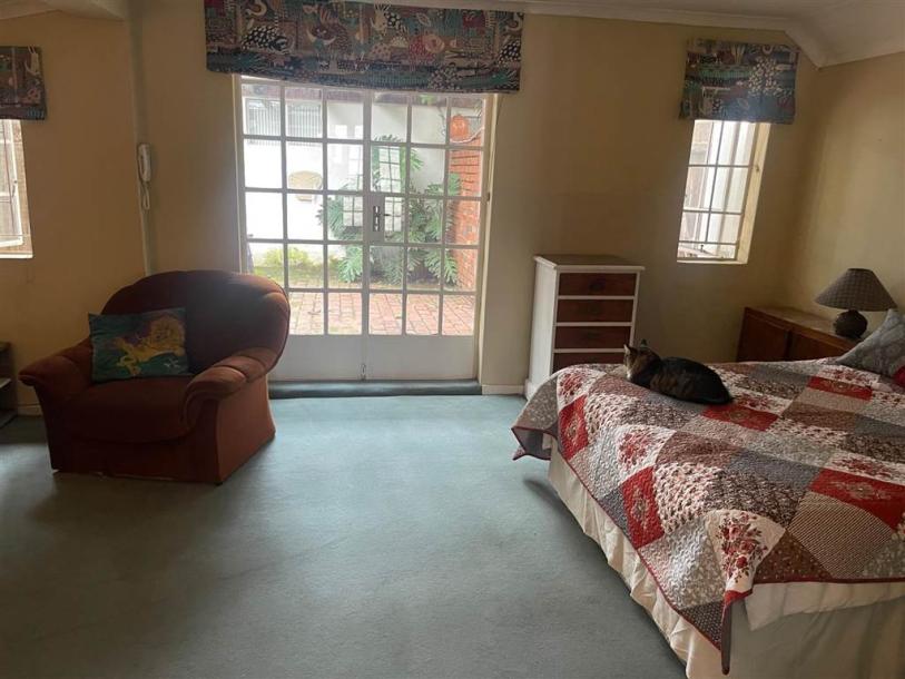 1 Bed Garden Cottage in Johannesburg Central and CBD-4