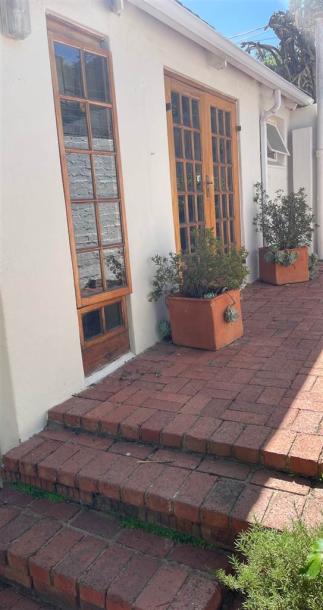 1 Bed Garden Cottage in Johannesburg Central and CBD-11