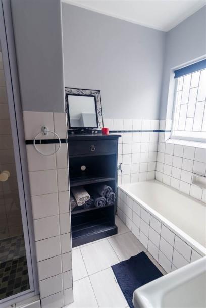 2 Bedroom Apartment in Kenilworth-10