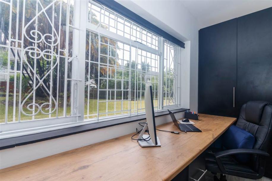 2 Bedroom Apartment in Kenilworth-13