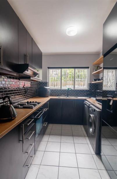 2 Bedroom Apartment in Kenilworth-16