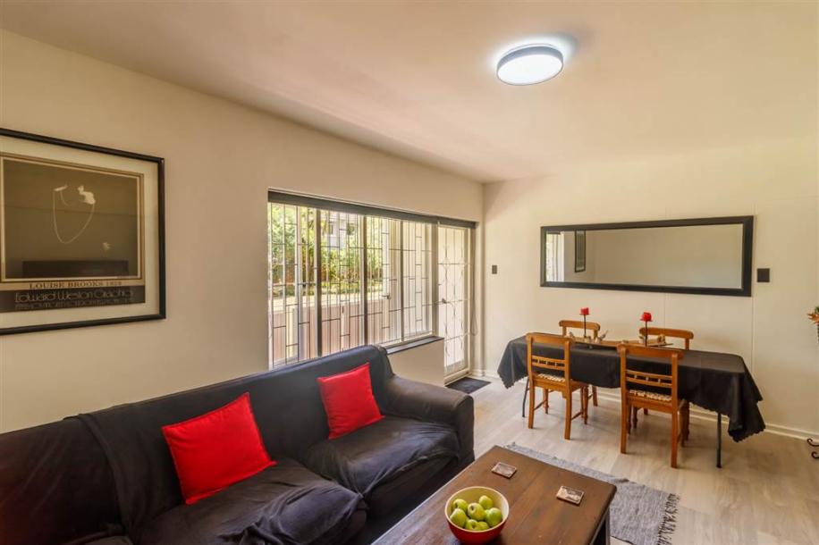 2 Bedroom Apartment in Kenilworth-1