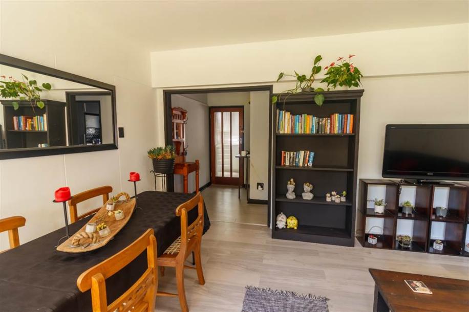 2 Bedroom Apartment in Kenilworth-3