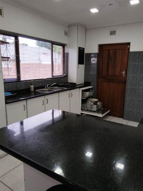 3 Bed House in Queensburgh Central-3