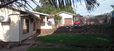 3 Bed House in Queensburgh Central-18