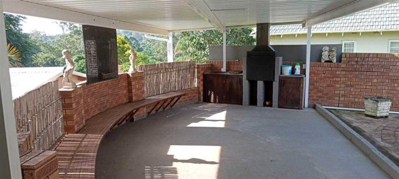 3 Bed House in Queensburgh Central-16