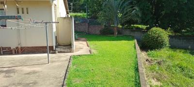 3 Bed House in Queensburgh Central-10