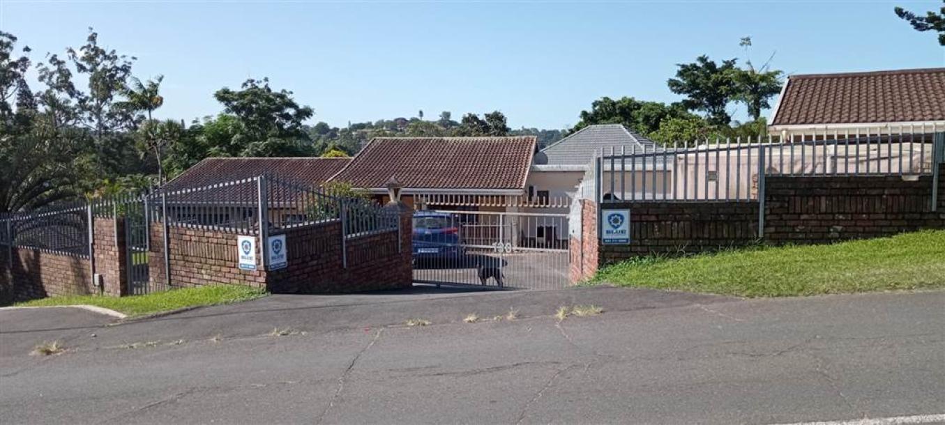 3 Bed House in Queensburgh Central-2