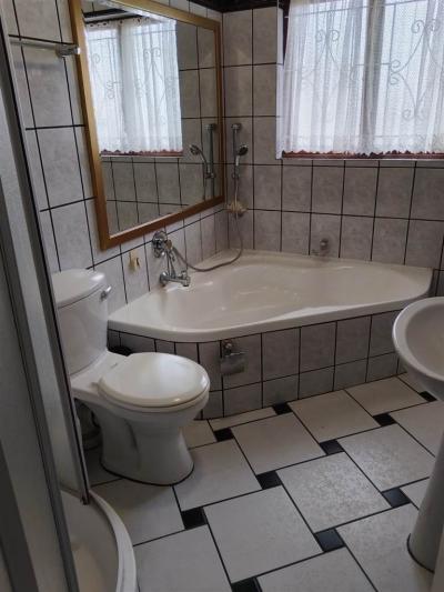 3 Bed House in Queensburgh Central-4