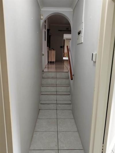 3 Bed House in Queensburgh Central-12
