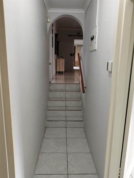 3 Bed House in Queensburgh Central-12