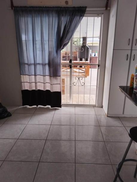3 Bed House in Queensburgh Central-5