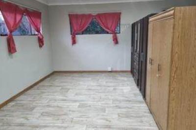 3 Bedroom House in Songloed-18