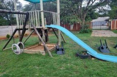 3 Bedroom House in Songloed-2